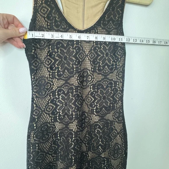 Dress the Population Black & Beige V-Neck Midi Dress - Size Small - Picture 10 of 17